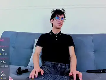 Stripchat Live Sex Cam of Cum_hunters