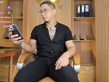 Stripchat Best live sex cam show of JoshMillerr_