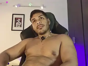 Stripchat Sex Cam of starguy_28