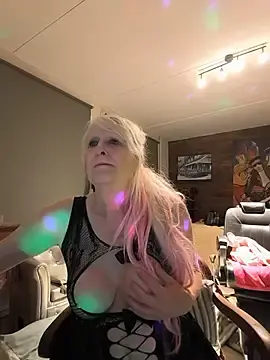 Stripchat Free Porn Cam of Heidiblueeyes