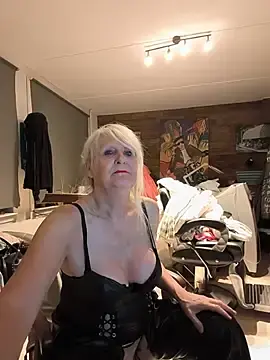Stripchat Live Sex of Heidiblueeyes