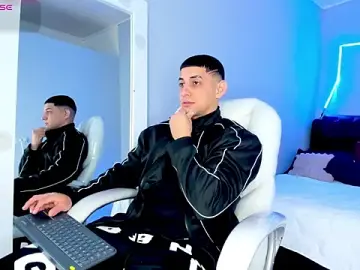 Stripchat Sex Cam of Alex_cute77