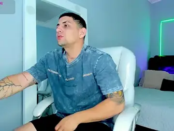 Stripchat Sex Cam of Alex_cute77