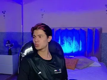 Stripchat Watch Live Sex Cams of Derek_Sinn