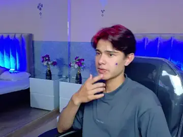 Stripchat Live Sex Cam of Derek_Sinn