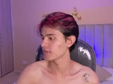 Stripchat Live Sex Cam of Derek_Sinn
