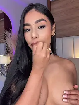 Stripchat Free Porn Cam of Rossie_Blooms