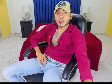 Stripchat Free Porn Cam of Paul_Douglas