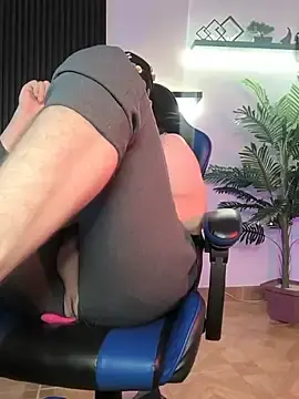 Stripchat Sex Cam of Derek_Vow