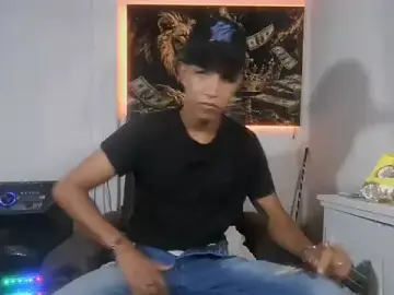 Stripchat Free Porn Cam of badboy_master
