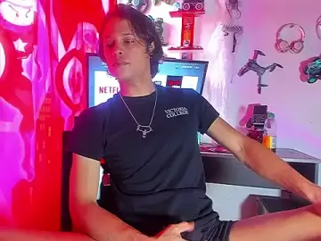 Stripchat Best Webcam of JuniorSkere1