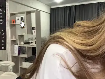 Stripchat Adult Webcam of LeyaVoss