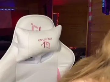 Stripchat Live Sex Cam of OpheliaVoss