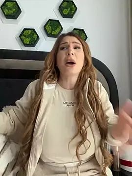 Stripchat Free Porn Cam of LucyBridgette