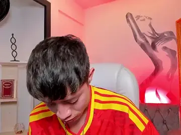 Stripchat Free Porn Cam of marcuscollins1_