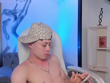 Stripchat Free Porn Cam of marcuscollins1_