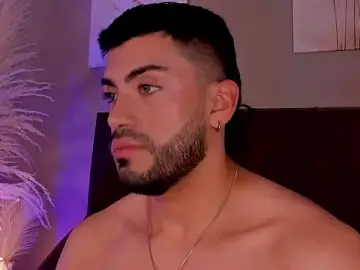 Stripchat Sex Cam of Alexander_Diazz