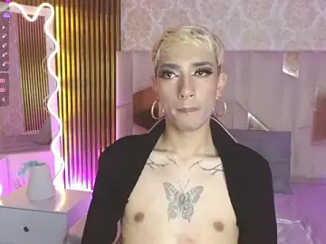 Stripchat Live Porn of CYRUS_TAY