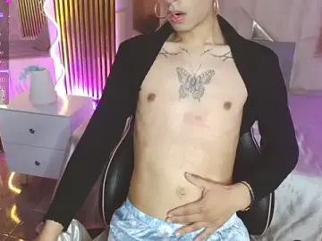 Stripchat Free Live Porn of CYRUS_TAY