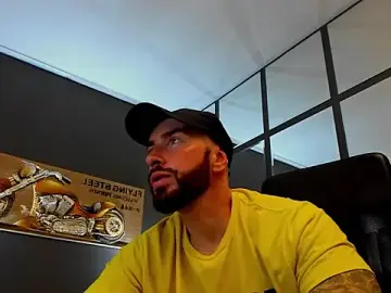 Stripchat Free Porn Cam of AronGrant