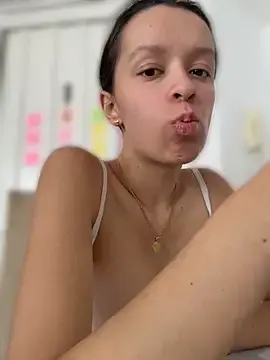 Stripchat Sex Cam of Soy_Sara7