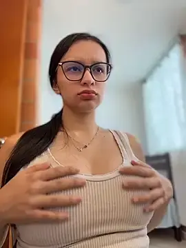Stripchat Live Sex Cam of Soy_Sara7