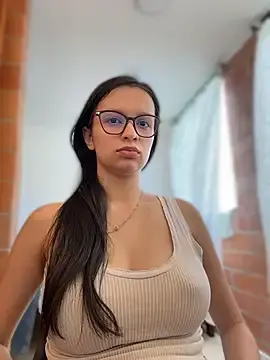 Stripchat Live Sex Cam of Soy_Sara7