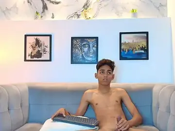Stripchat Live Sex of TWINKS_FRIENDS