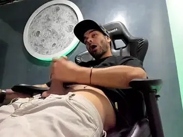 Stripchat Live Sex of kevin_collins76
