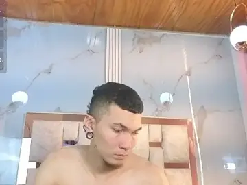 Stripchat Sex Cam of Logan_and_Reachel