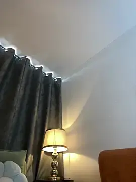 Stripchat Live Sex Cam of CHERRYY_BOMB_
