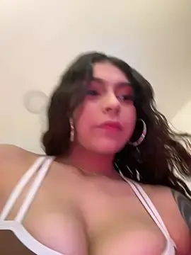 Stripchat Live Sex Cam of CHERRYY_BOMB_