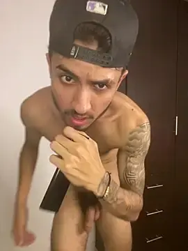 Stripchat Adult Webcam of Kriss_Edwards