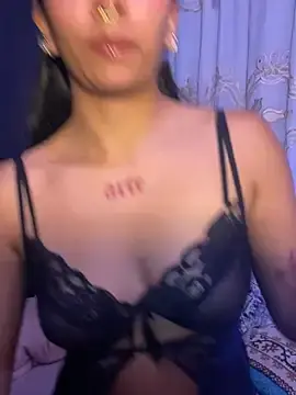 Stripchat Live Sex Cam of lauraaramirez