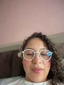 Stripchat Free Live Porn of Shara_dreams