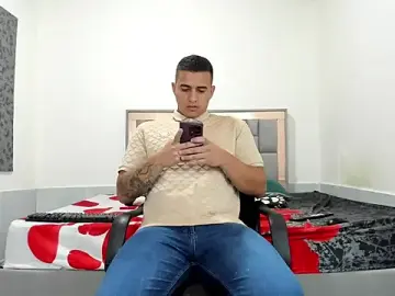 Stripchat Adult Webcam of simookeler