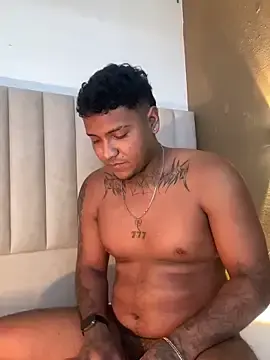 Stripchat Free Live Porn of Axell_king07