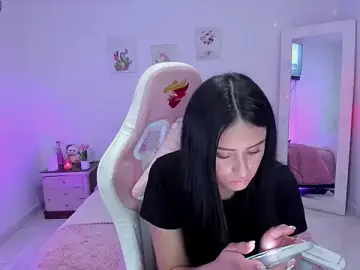 Stripchat Live Sex Cam of Tinylottie