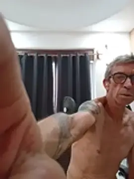Stripchat Live Sex Cam of chris-sbh11
