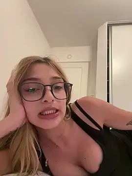 Stripchat Watch Live Sex Cams of paulinee2006