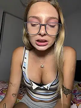 Stripchat Adult Webcam of paulinee2006