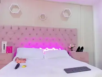 Stripchat Sex Cam of IzzyHiltton_