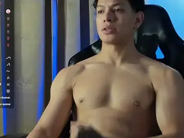 Stripchat Free Porn Cam of TonyPetrovjs