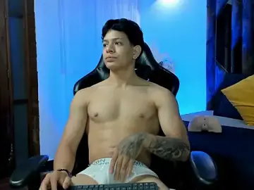 Stripchat Free Porn Cam of TonyPetrovjs