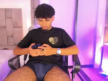 Stripchat Live Porn of LucasThomson_