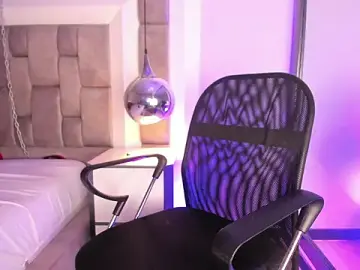 Stripchat Watch Live Sex Cams of LucasThomson_