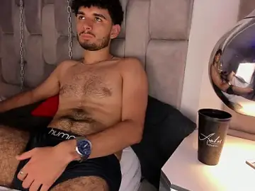 Stripchat Free Live Porn of LucasThomson_