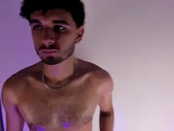 Stripchat Free Porn Cam of LucasThomson_