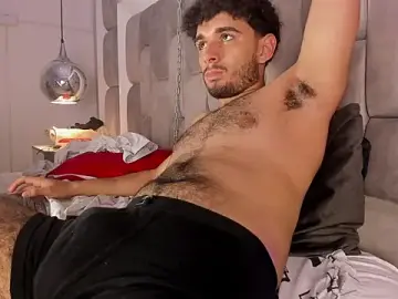Stripchat Nude Webcam of LucasThomson_
