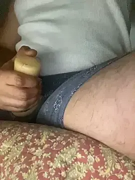 Stripchat Free Porn Cam of GusanoDelicioso
